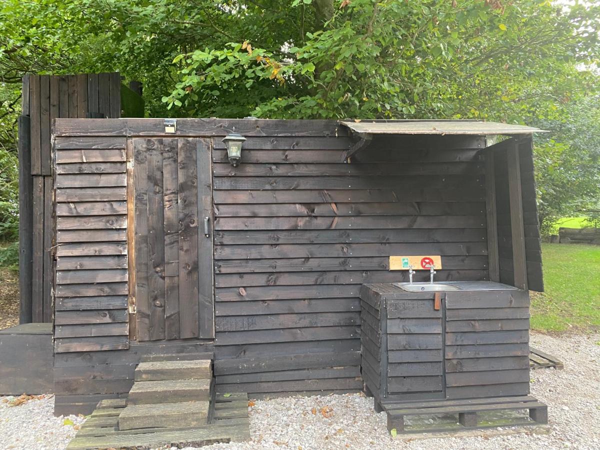 The Shepherd'S Hut - Wild Escapes Wrenbury Off Grid Glamping - Ages 12 And Over Baddiley Exterior photo