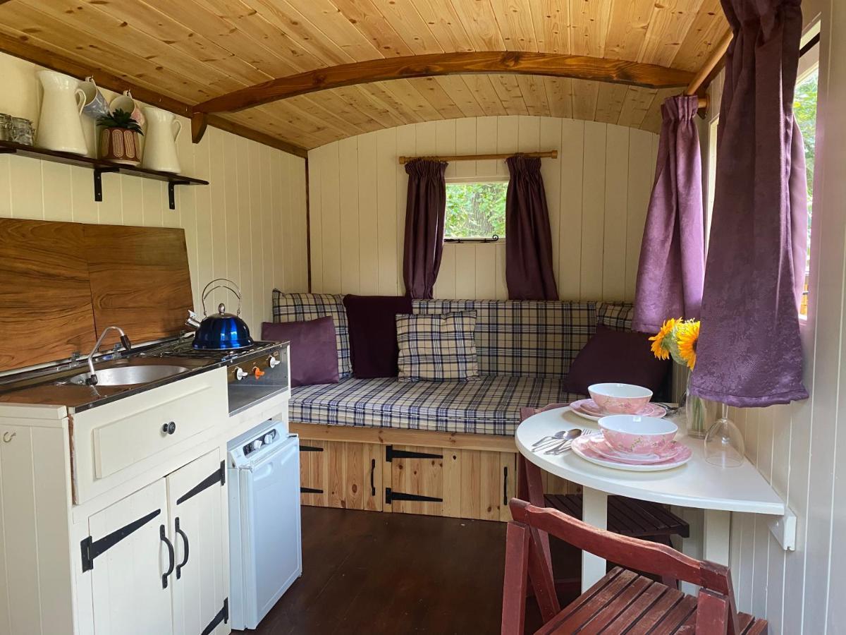 The Shepherd'S Hut - Wild Escapes Wrenbury Off Grid Glamping - Ages 12 And Over Baddiley Exterior photo