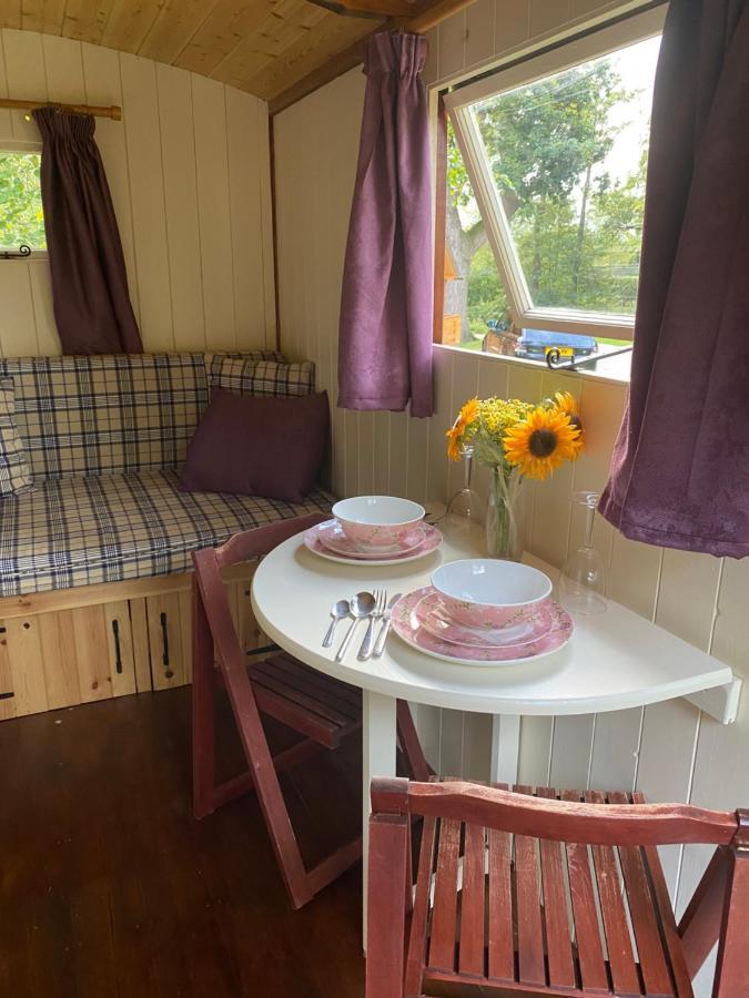The Shepherd'S Hut - Wild Escapes Wrenbury Off Grid Glamping - Ages 12 And Over Baddiley Exterior photo